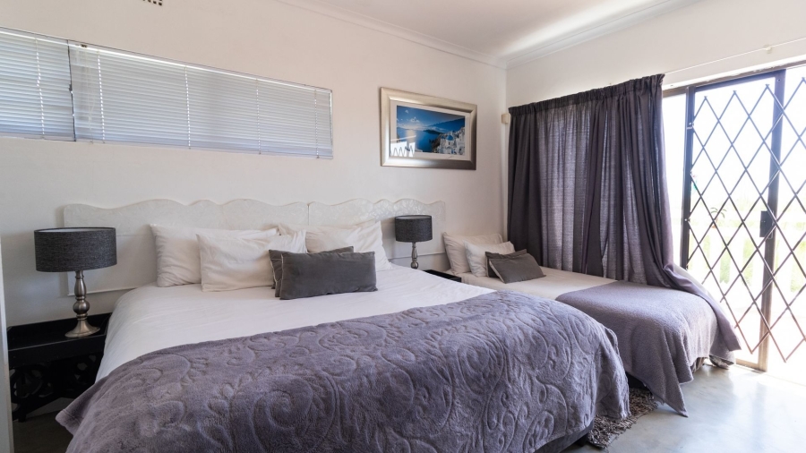 8 Bedroom Property for Sale in Country Club Western Cape
